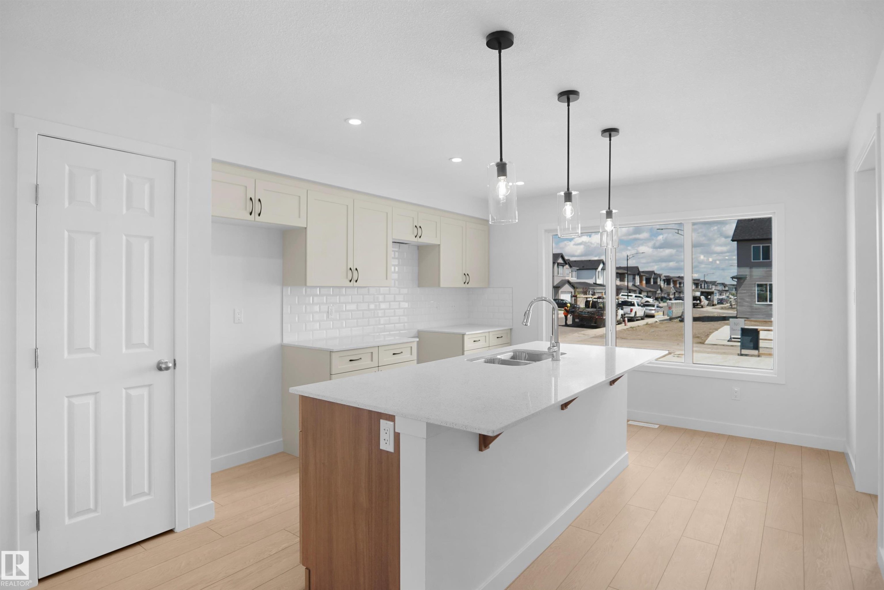 546 Ashgrove Circle, Leduc, AB - Indoor Photo Showing Kitchen