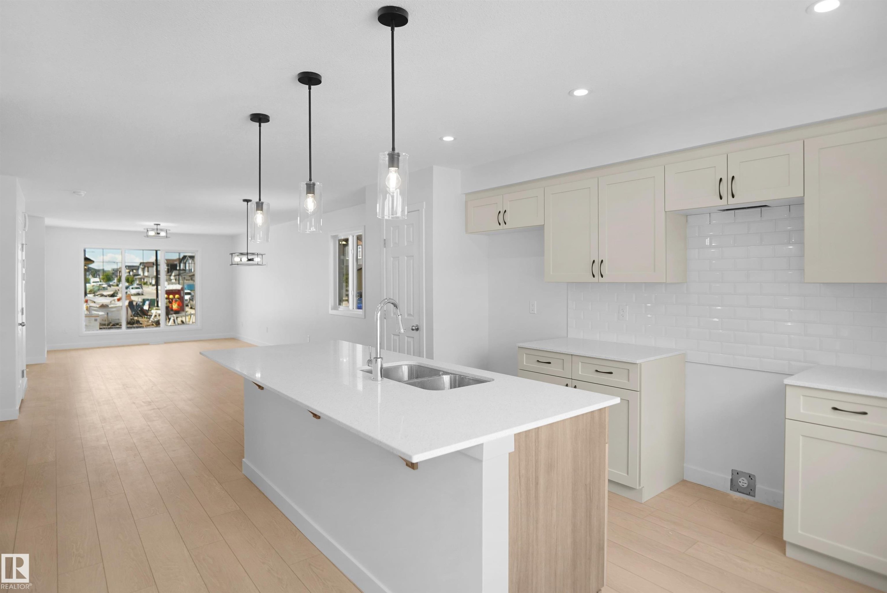 546 Ashgrove Circle, Leduc, AB - Indoor Photo Showing Kitchen With Double Sink With Upgraded Kitchen