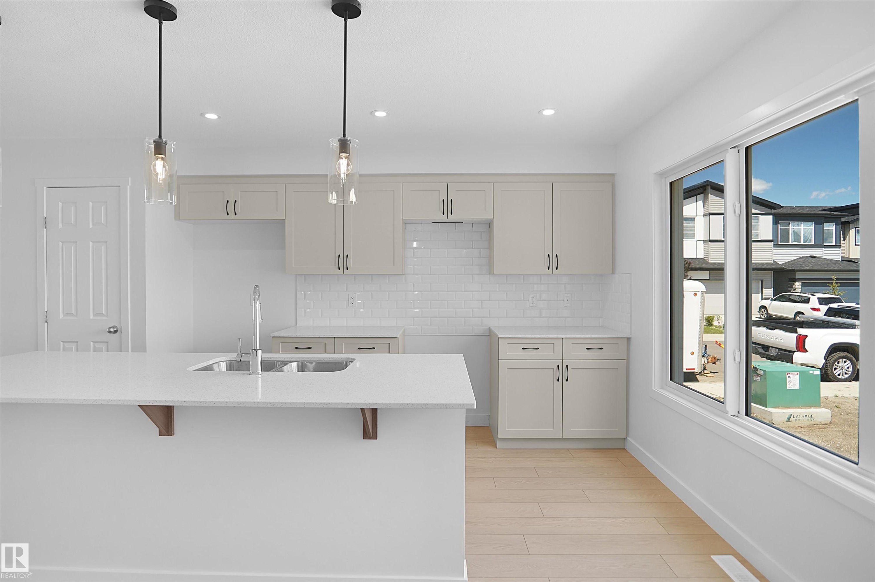 546 Ashgrove Circle, Leduc, AB - Indoor Photo Showing Kitchen With Double Sink