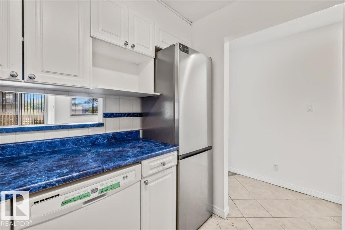 #206 10148 118 St Nw, Edmonton, AB - Indoor Photo Showing Kitchen