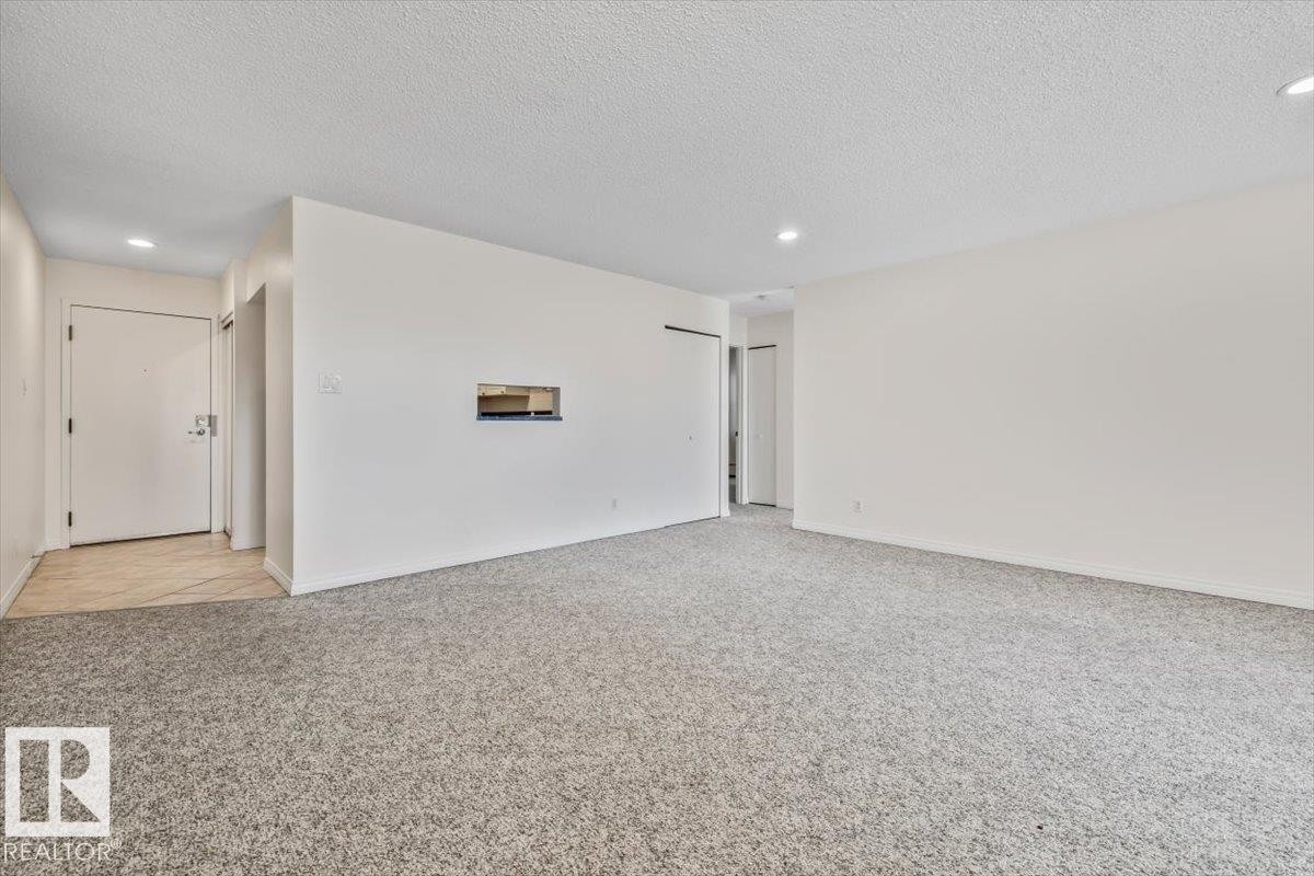 #206 10148 118 St Nw, Edmonton, AB - Indoor Photo Showing Other Room