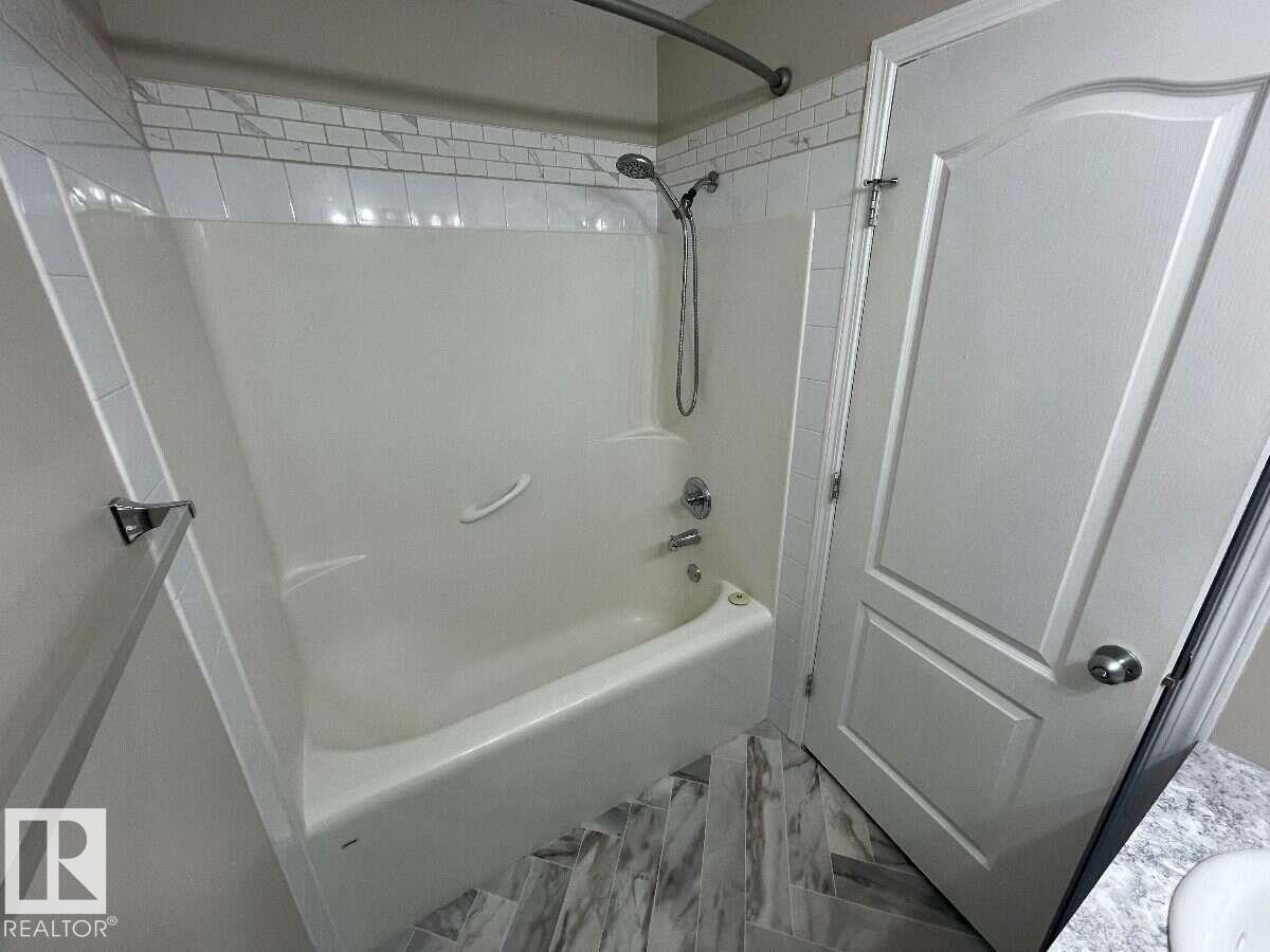 #405 151 Edwards Dr Sw, Edmonton, AB - Indoor Photo Showing Bathroom