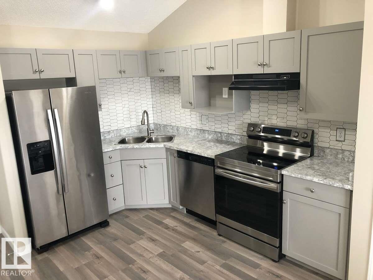 #405 151 Edwards Dr Sw, Edmonton, AB - Indoor Photo Showing Kitchen With Double Sink With Upgraded Kitchen