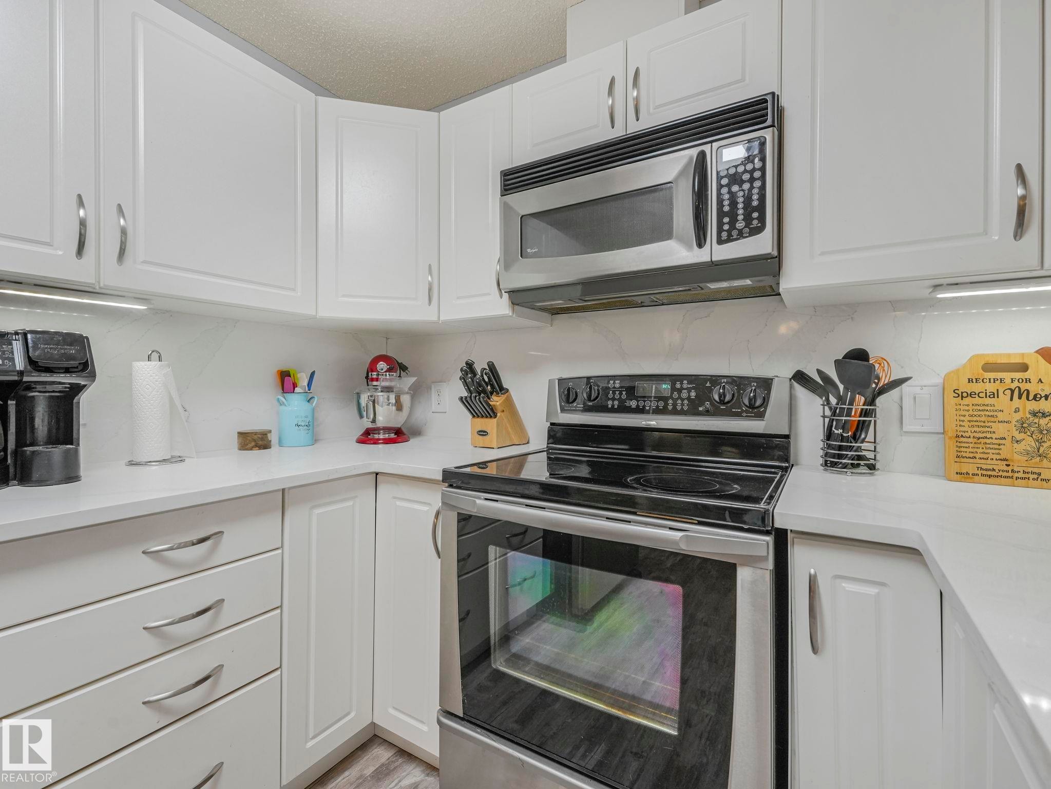 #208 16035 132 St Nw, Edmonton, AB - Indoor Photo Showing Kitchen