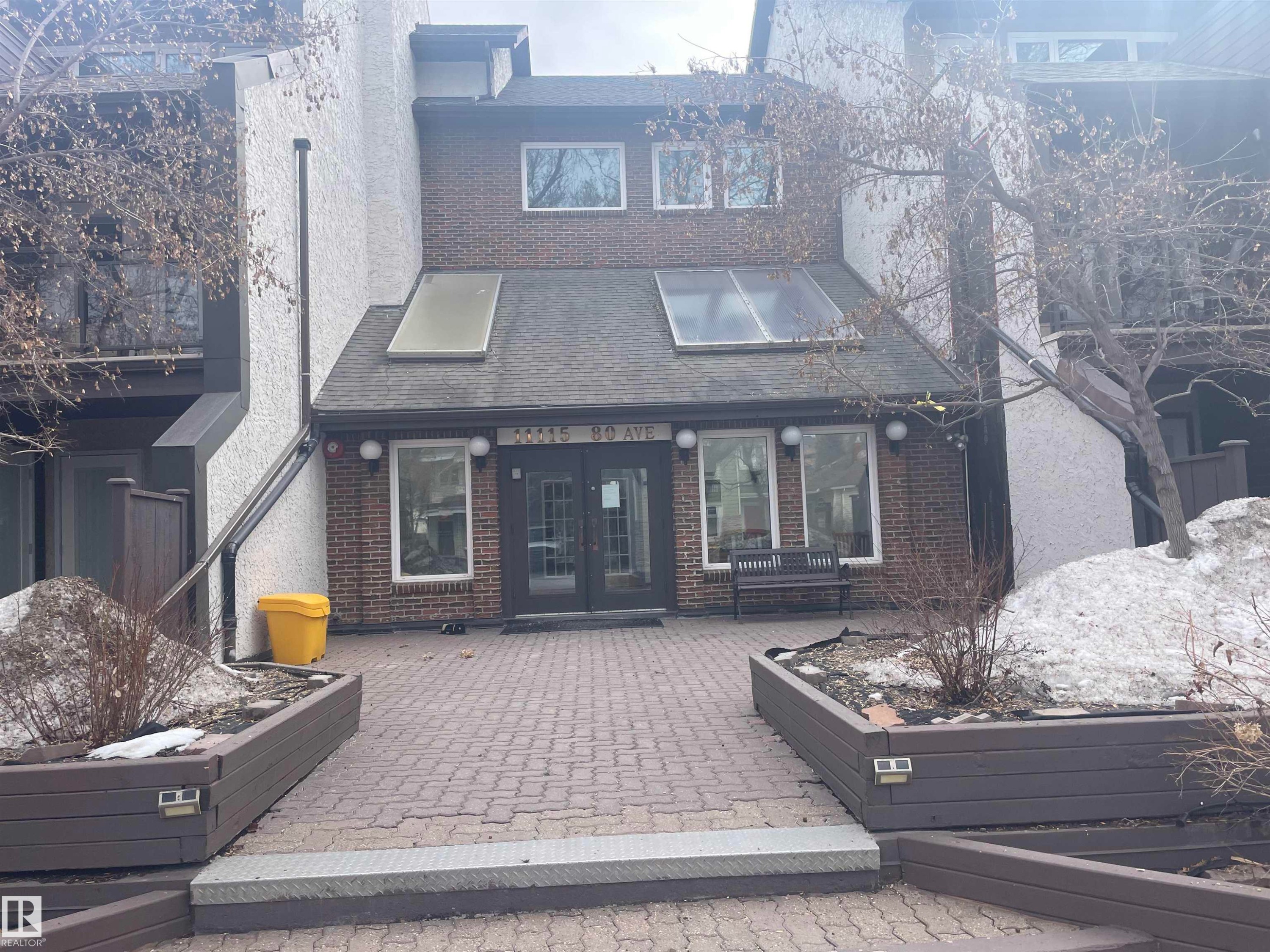 #109 11115 80 Av Nw, Edmonton, AB - Outdoor