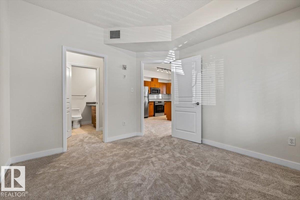 #118 10333 112 St Nw, Edmonton, AB - Indoor Photo Showing Other Room