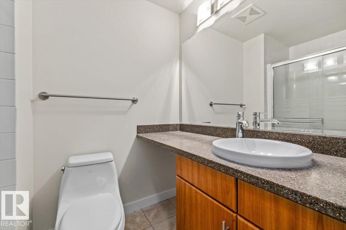 #118 10333 112 St Nw, Edmonton, AB - Indoor Photo Showing Bathroom