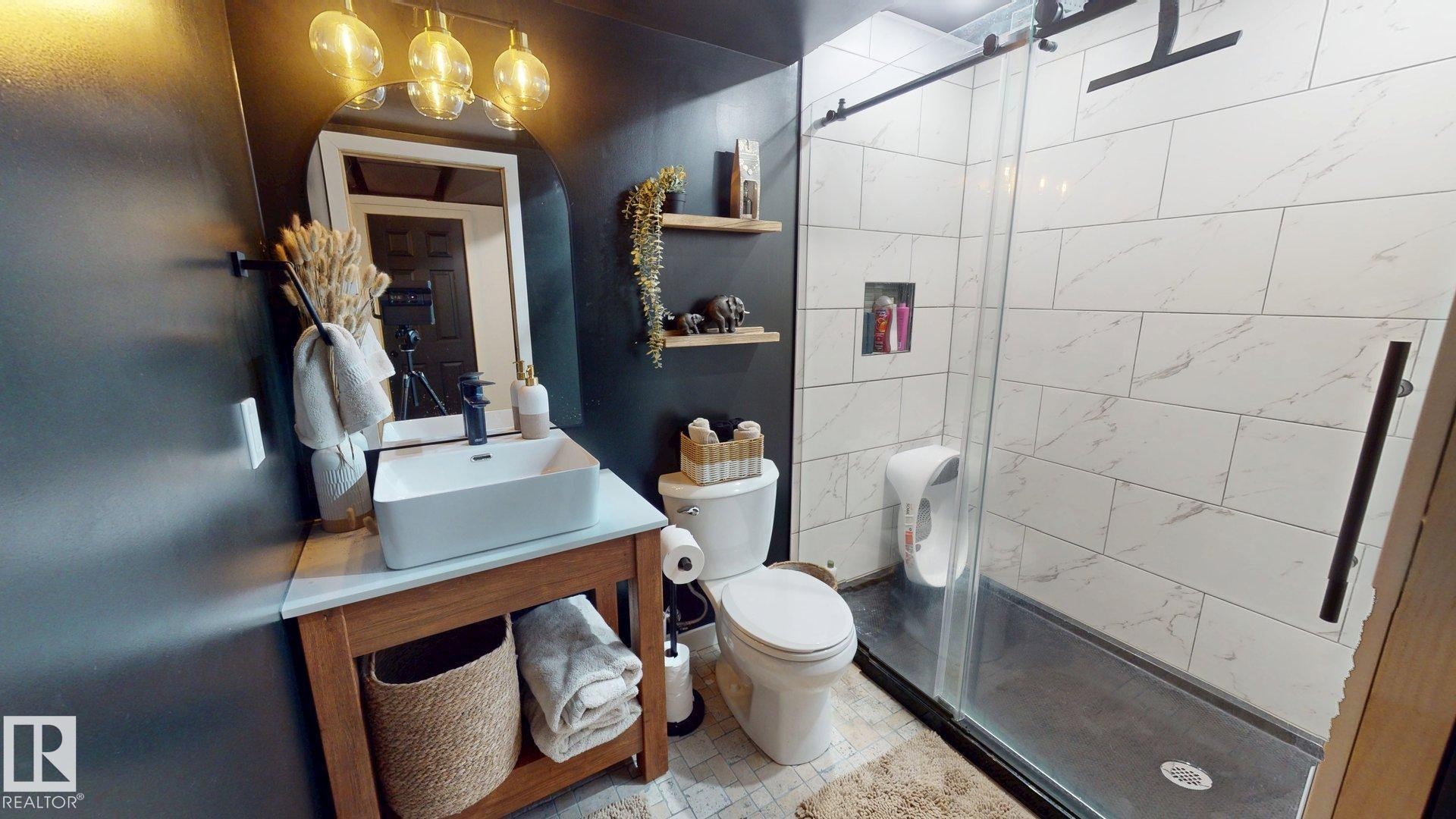 1303 117St Sw, Edmonton, AB - Indoor Photo Showing Bathroom