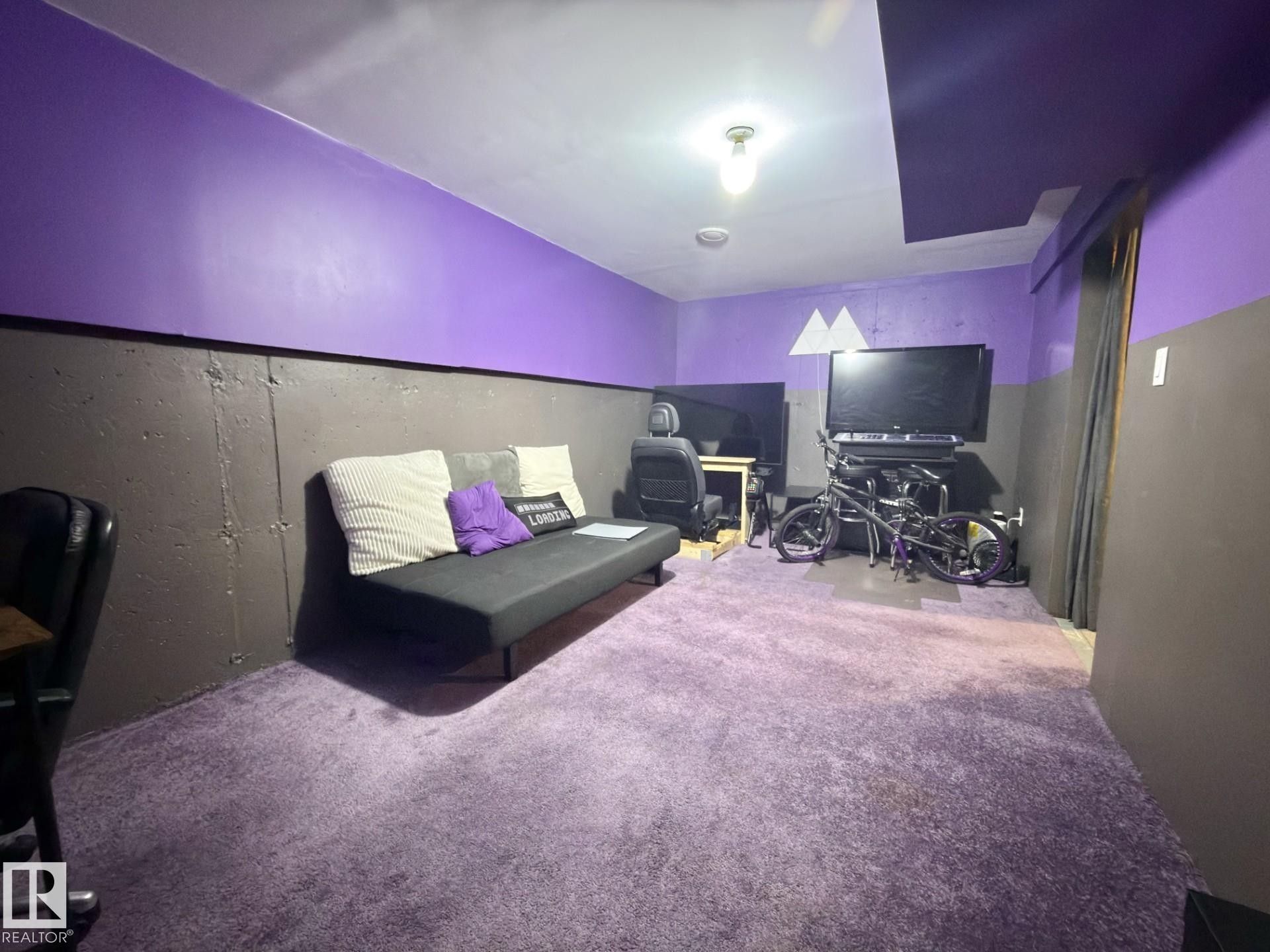 Recessed ceiling light fixture, two-tone wall paint, and full carpeting throughout - #13 18010 98 Av Nw Nw, Edmonton, AB - Indoor
