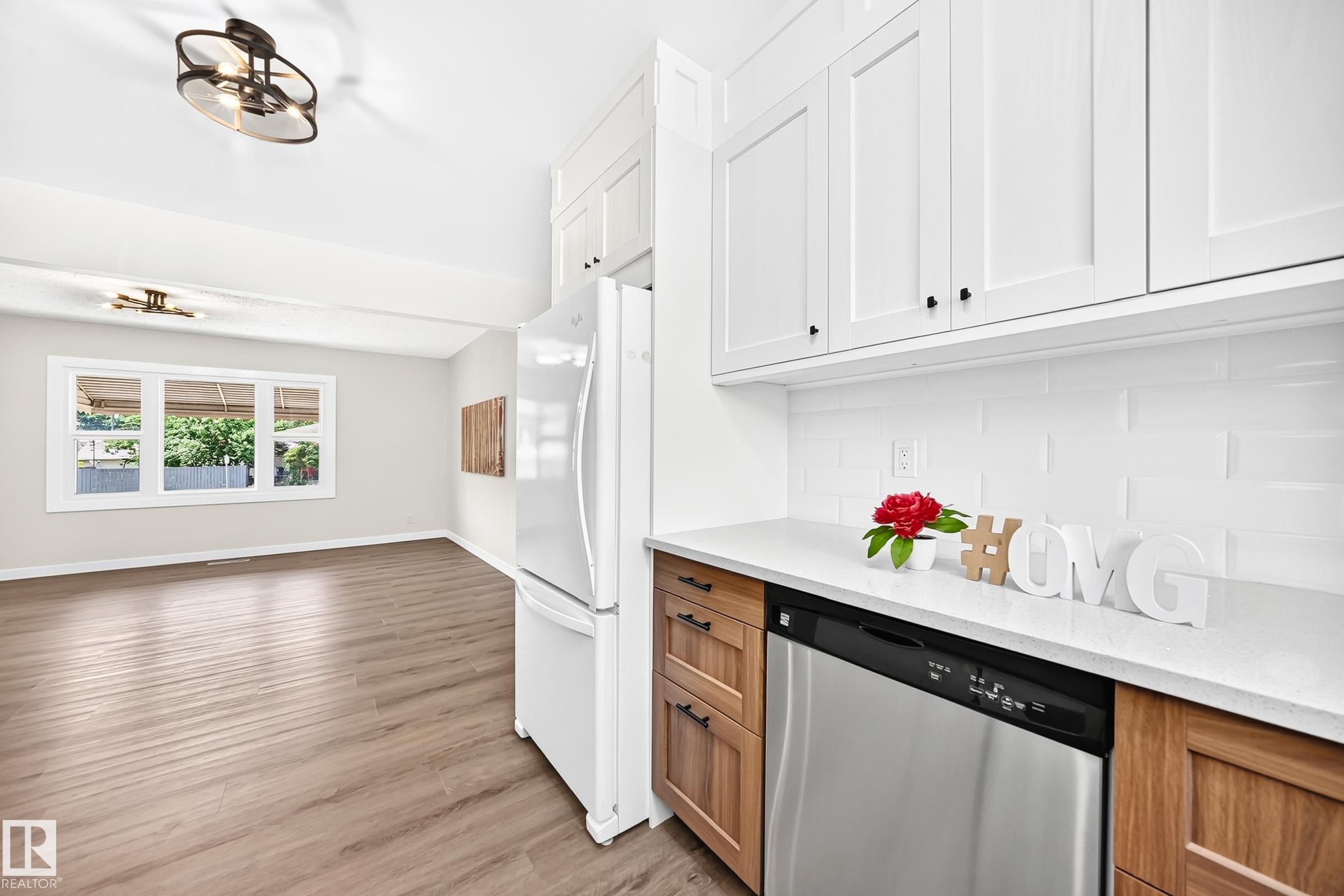 12819 107 Street Nw, Edmonton, AB - Indoor Photo Showing Kitchen