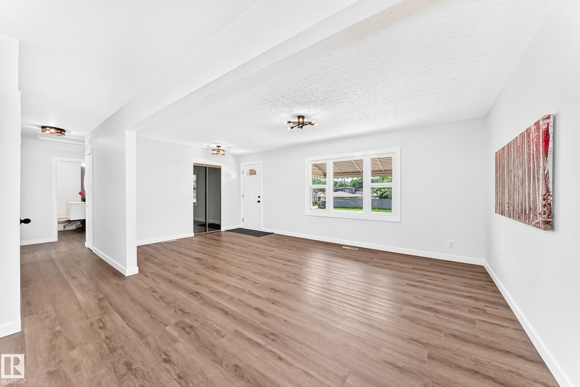 12819 107 Street Nw, Edmonton, AB - Indoor