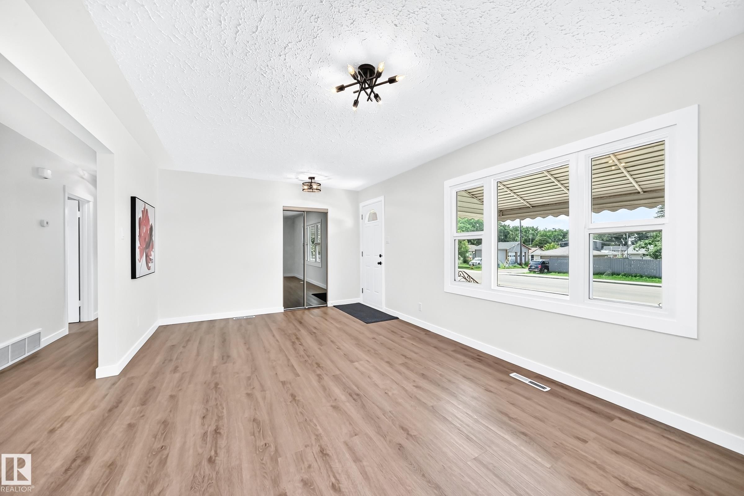12819 107 Street Nw, Edmonton, AB - Indoor Photo Showing Other Room