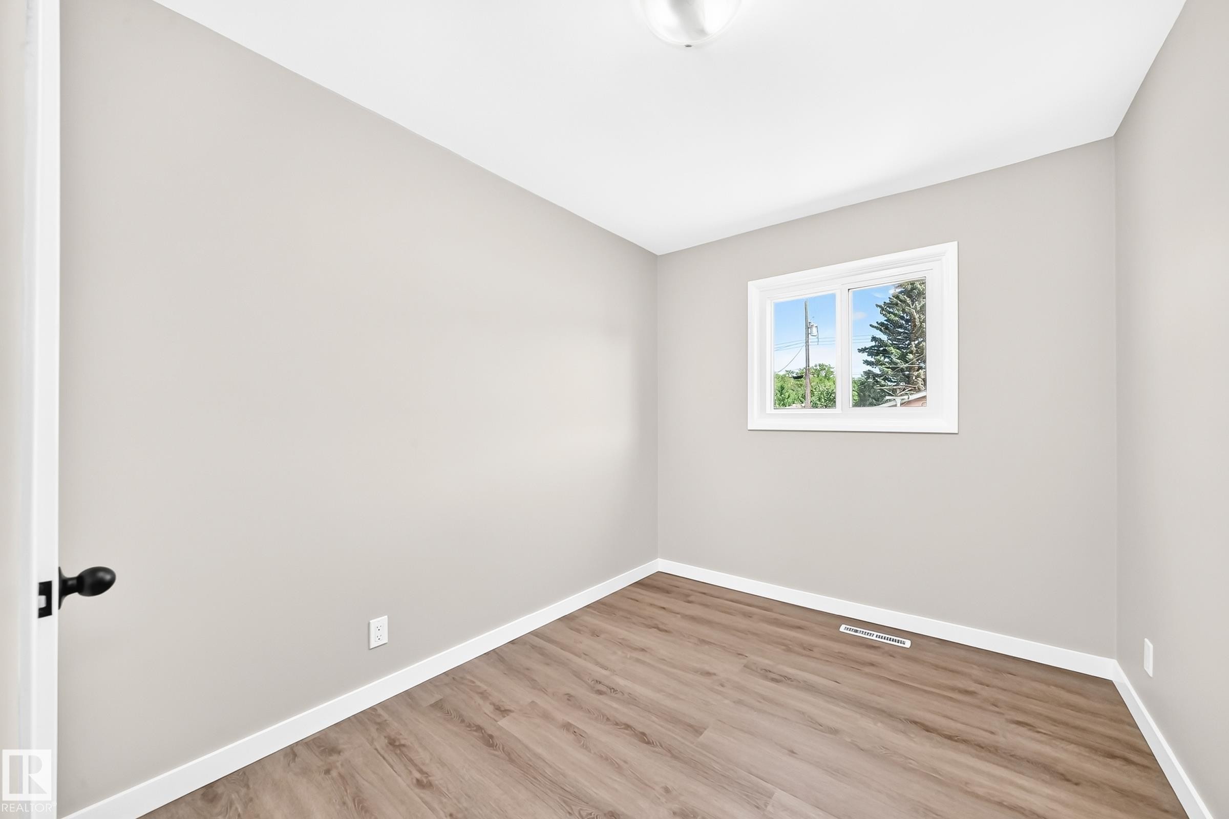 12819 107 Street Nw, Edmonton, AB - Indoor Photo Showing Other Room