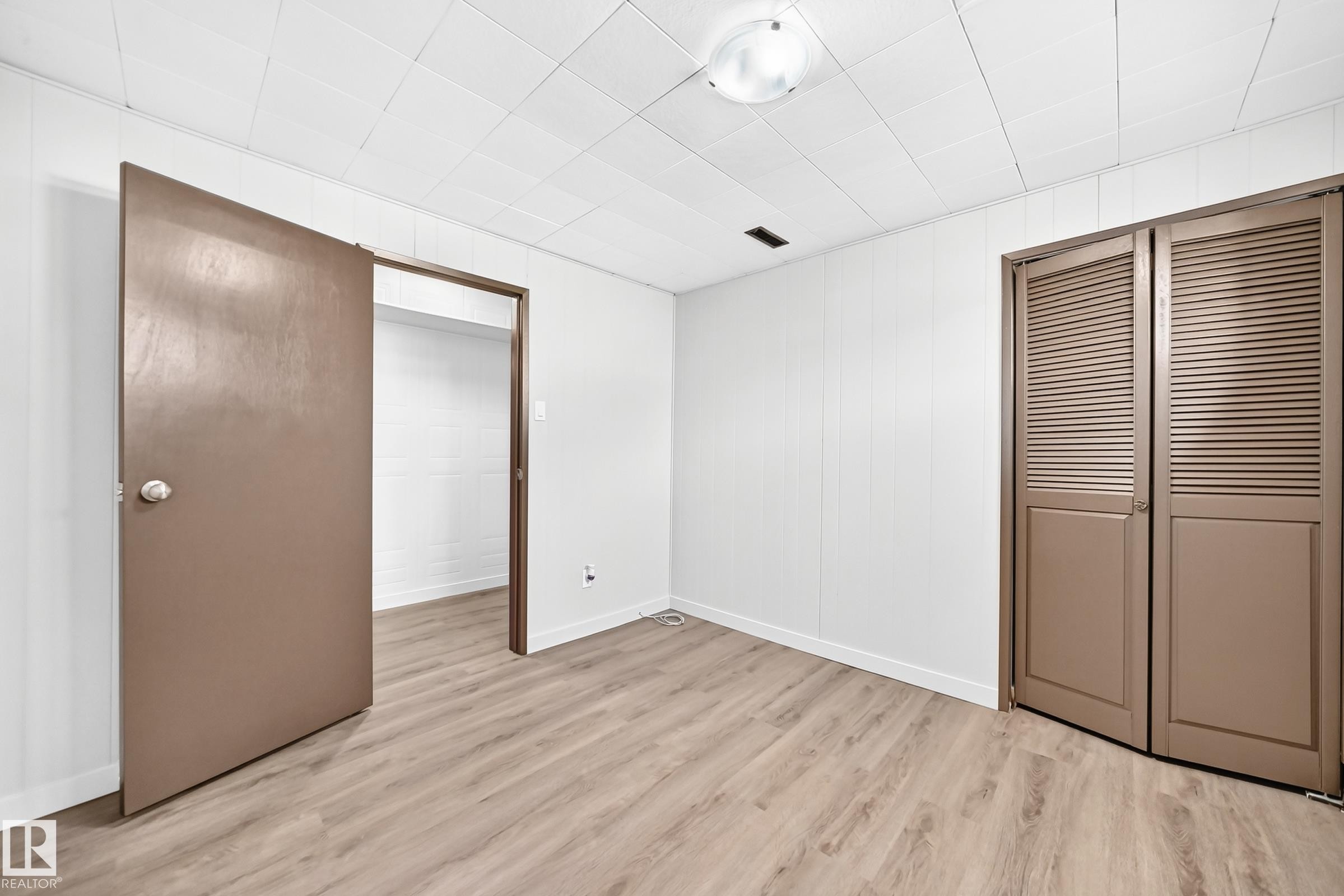 12819 107 Street Nw, Edmonton, AB - Indoor Photo Showing Other Room