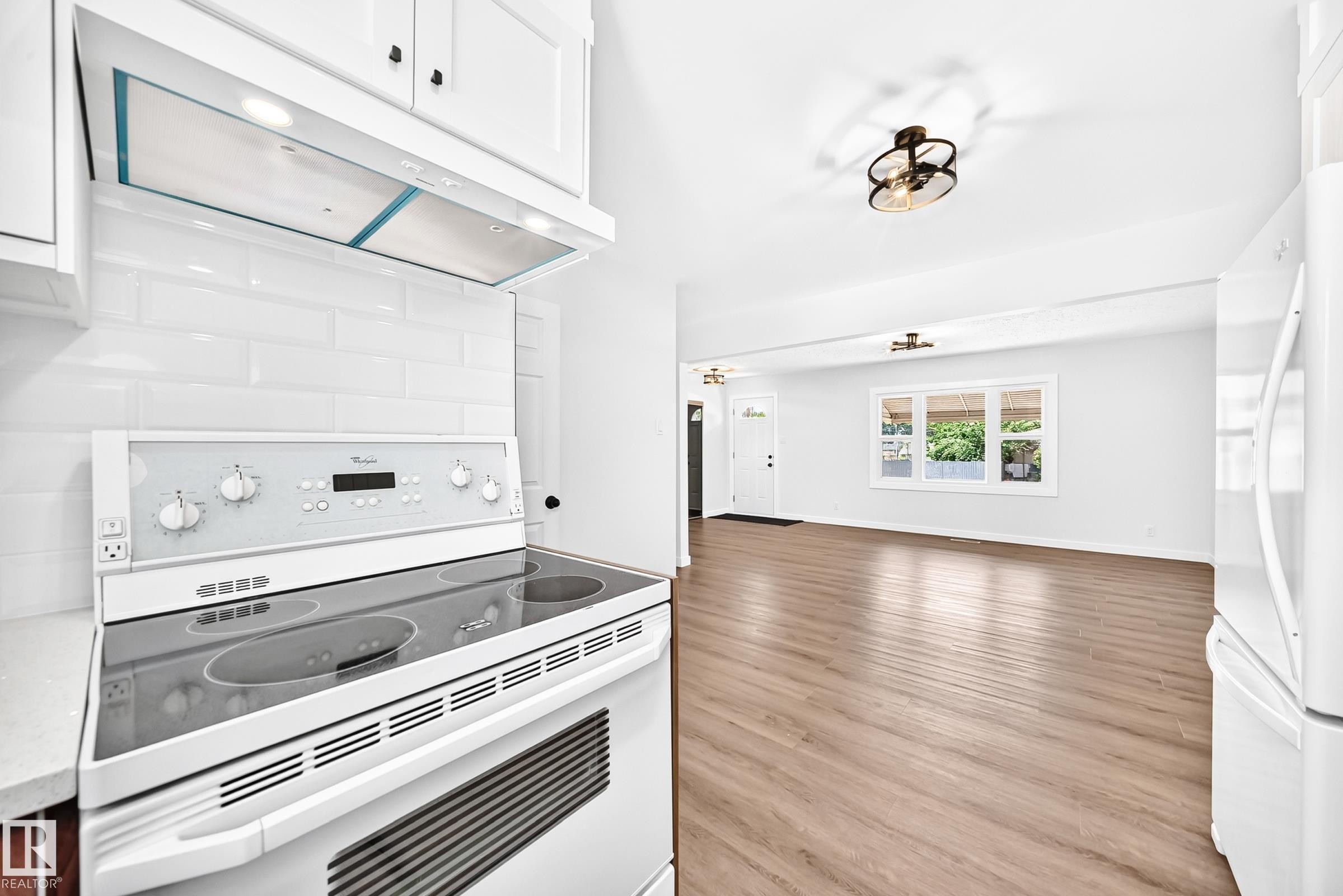 12819 107 Street Nw, Edmonton, AB - Indoor Photo Showing Kitchen