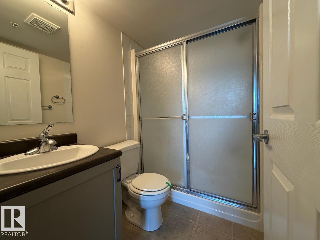 #104 920 156 St Nw, Edmonton, AB - Indoor Photo Showing Bathroom