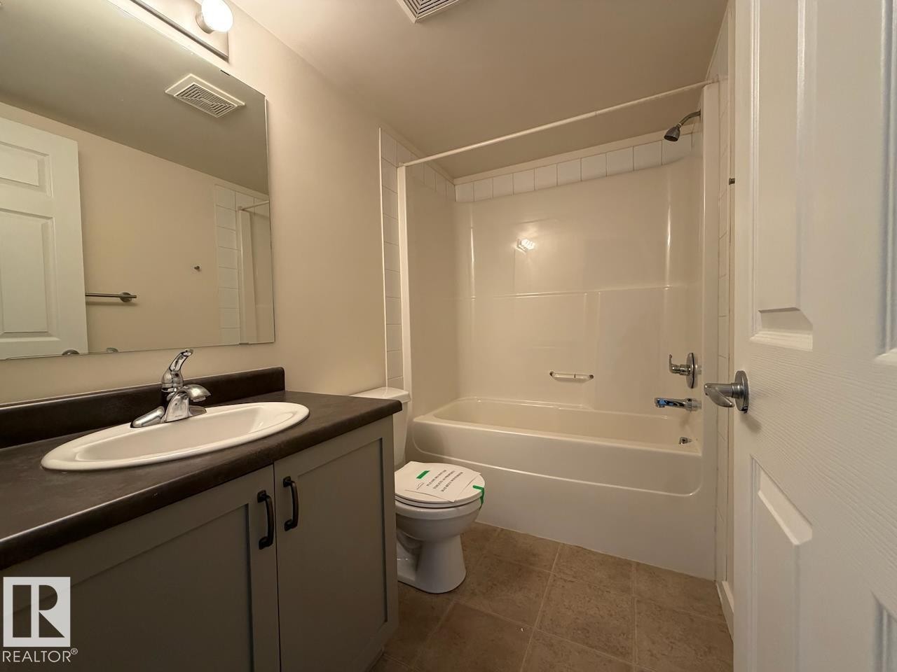 #104 920 156 St Nw, Edmonton, AB - Indoor Photo Showing Bathroom