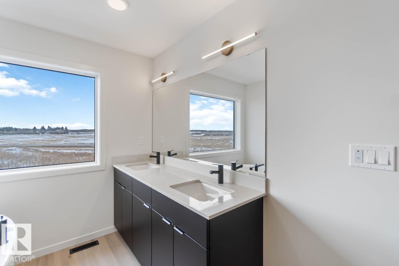 37 Devonshire Drive, Sherwood Park, AB - Indoor Photo Showing Bathroom