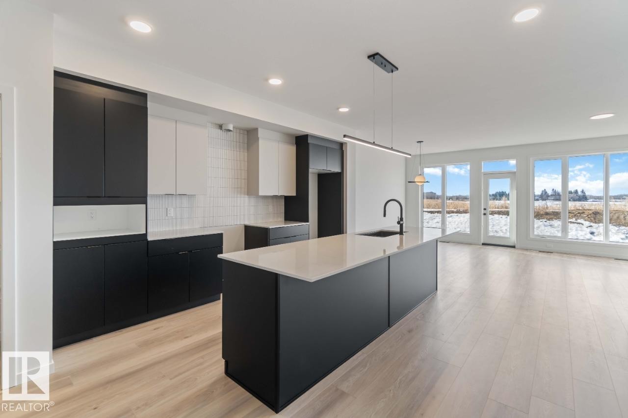 37 Devonshire Drive, Sherwood Park, AB - Indoor Photo Showing Kitchen With Upgraded Kitchen