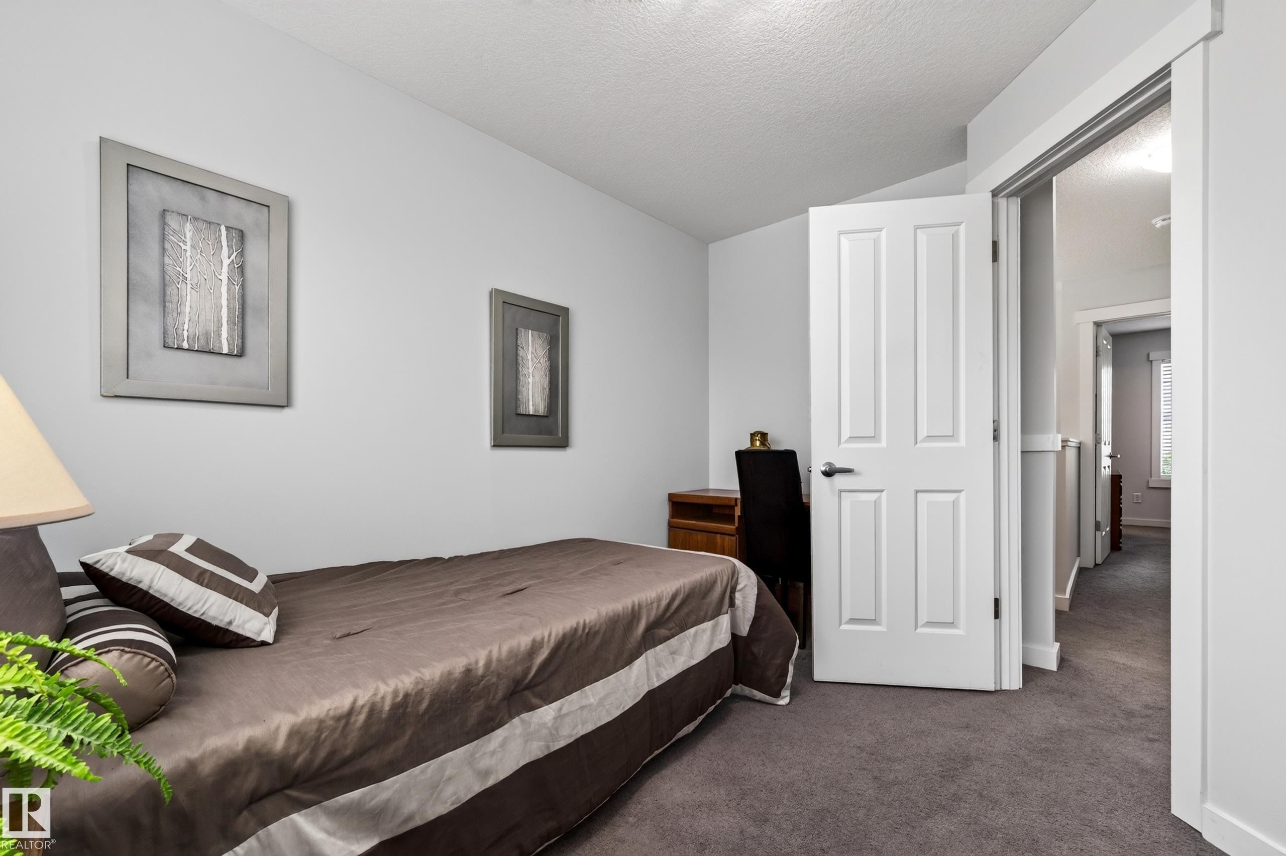1007 162 Street Sw, Edmonton, AB - Indoor Photo Showing Bedroom