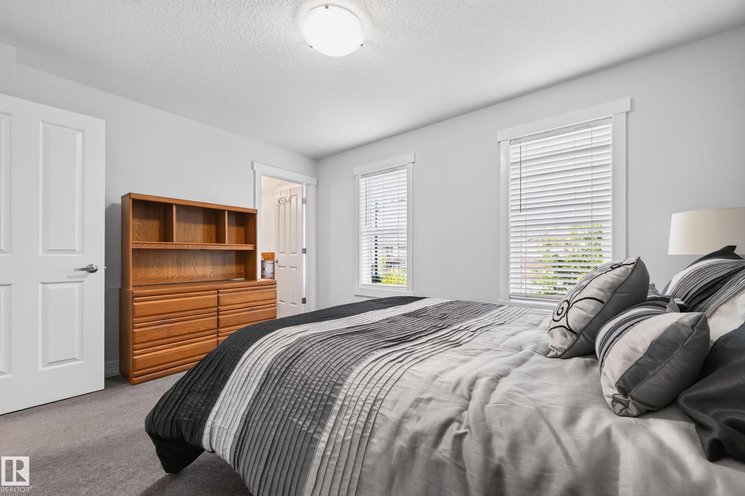 1007 162 Street Sw, Edmonton, AB - Indoor Photo Showing Bedroom
