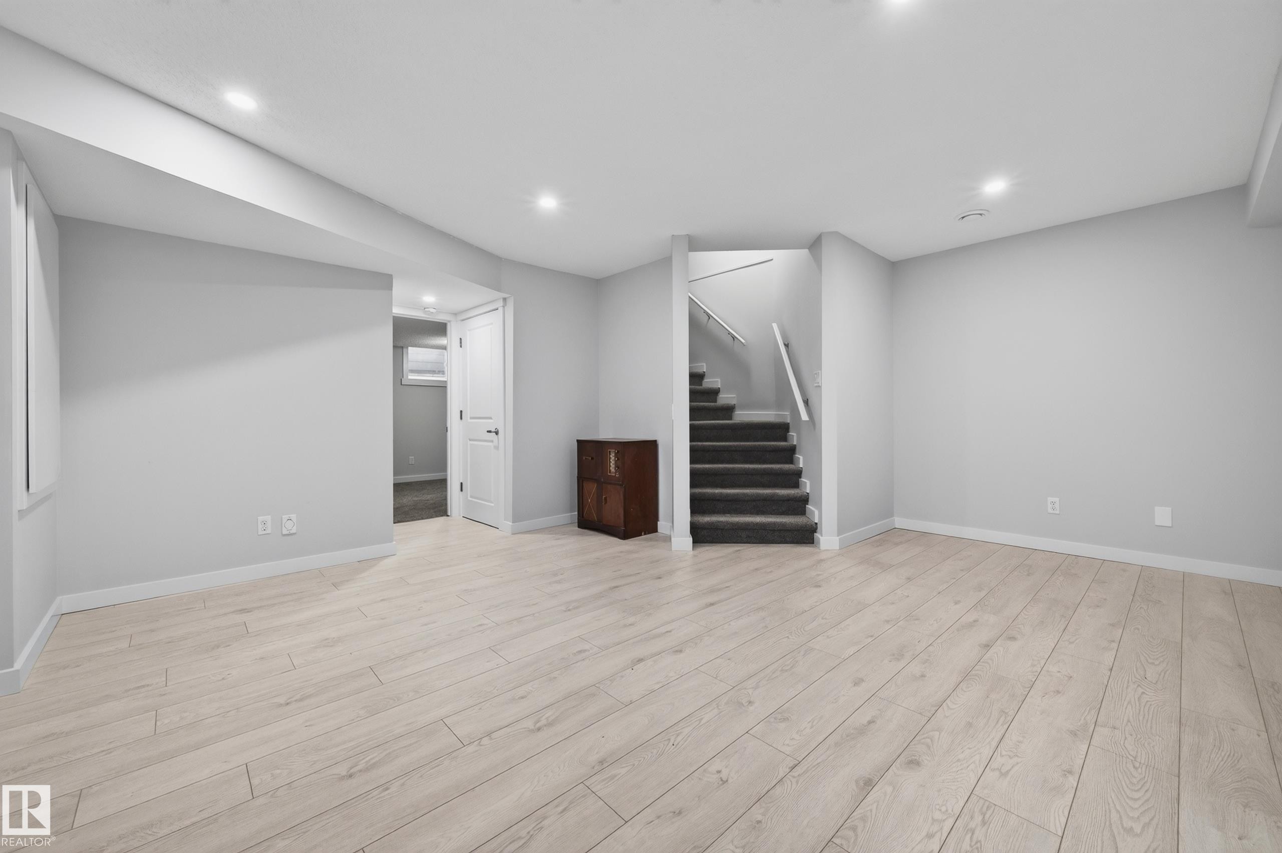 1007 162 Street Sw, Edmonton, AB - Indoor Photo Showing Other Room