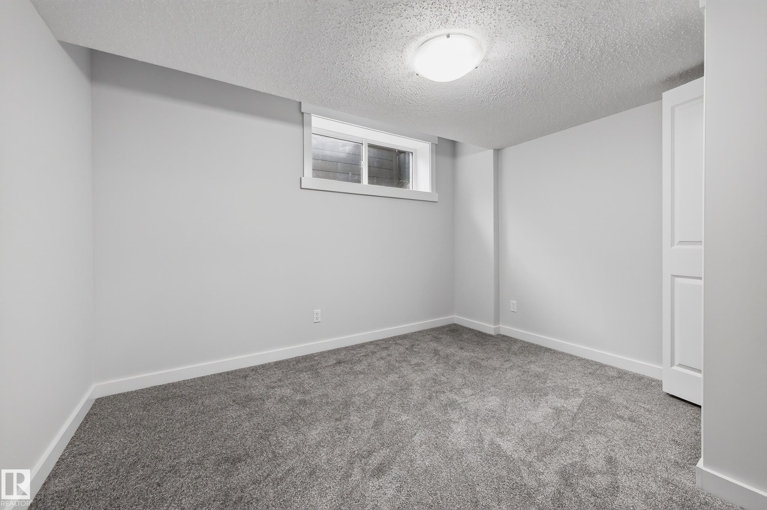 1007 162 Street Sw, Edmonton, AB - Indoor Photo Showing Other Room