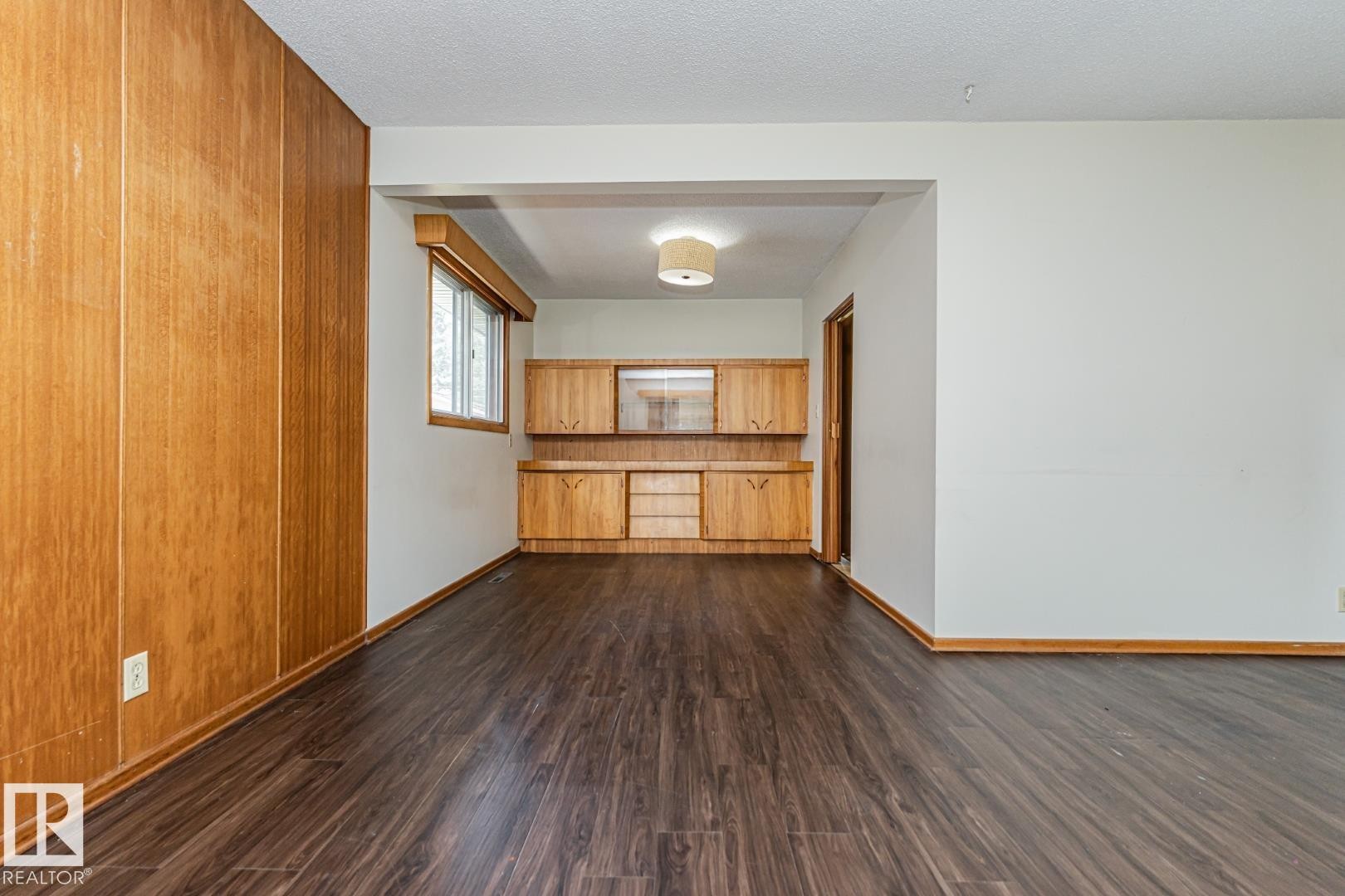 10726 70 Avenue Nw, Edmonton, AB - Indoor