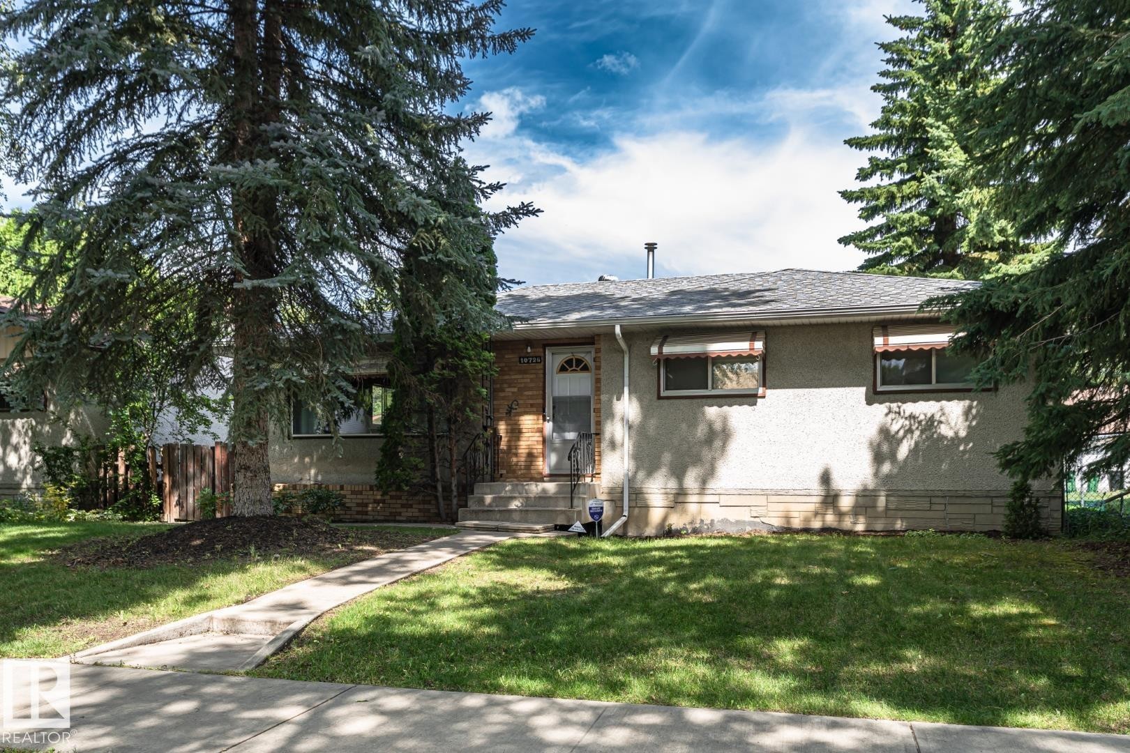 10726 70 Avenue Nw, Edmonton, AB - Outdoor