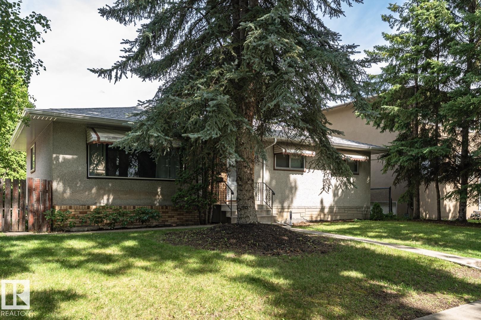10726 70 Avenue Nw, Edmonton, AB - Outdoor