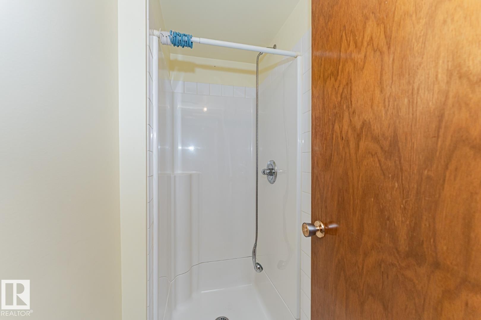10726 70 Avenue Nw, Edmonton, AB - Indoor Photo Showing Bathroom
