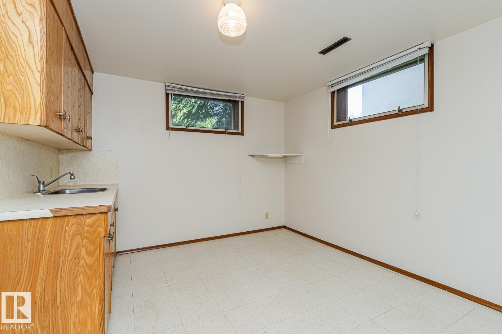 10726 70 Avenue Nw, Edmonton, AB - Indoor Photo Showing Other Room