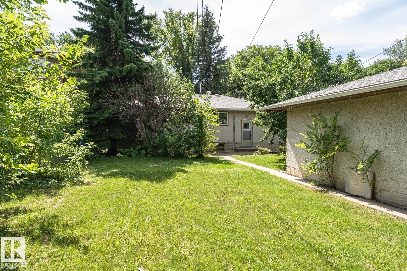 10726 70 Avenue Nw, Edmonton, AB - Outdoor