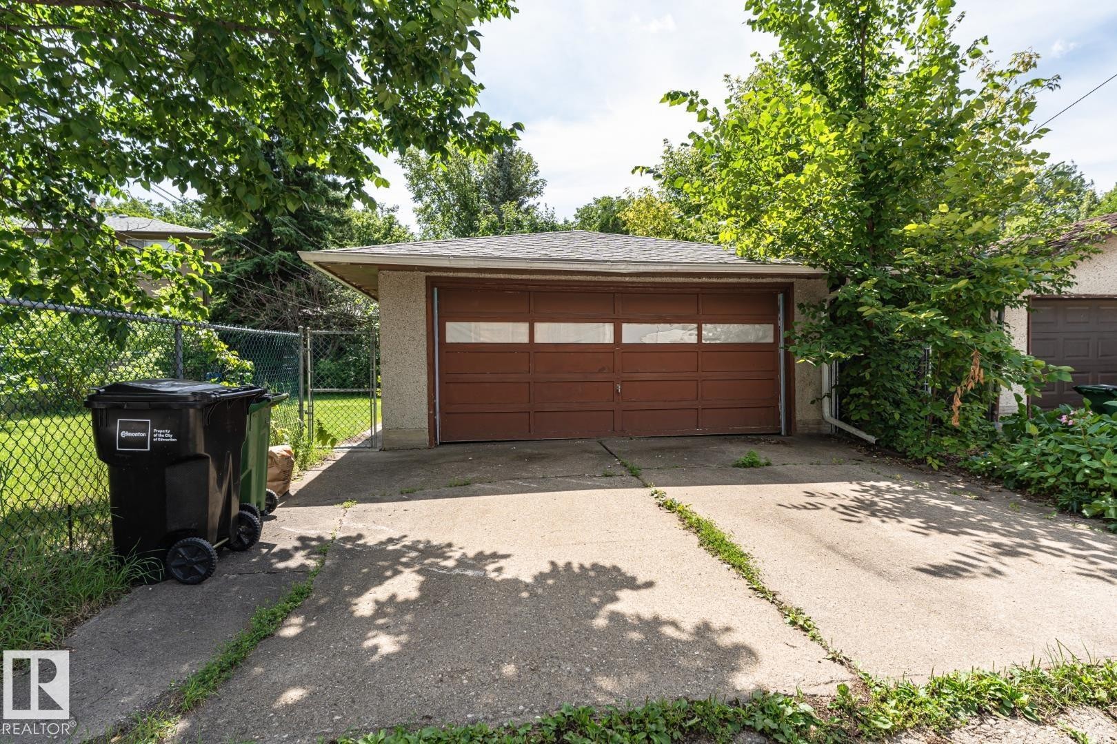 10726 70 Avenue Nw, Edmonton, AB - Outdoor