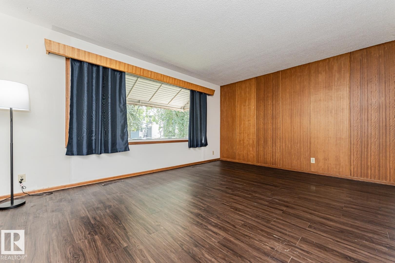 10726 70 Avenue Nw, Edmonton, AB - Indoor Photo Showing Other Room