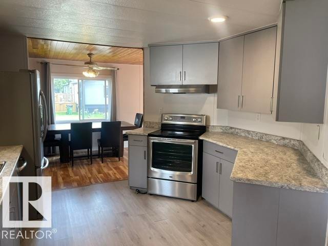 5 Cliff Crescent Northwest, Edmonton, AB - Indoor Photo Showing Kitchen
