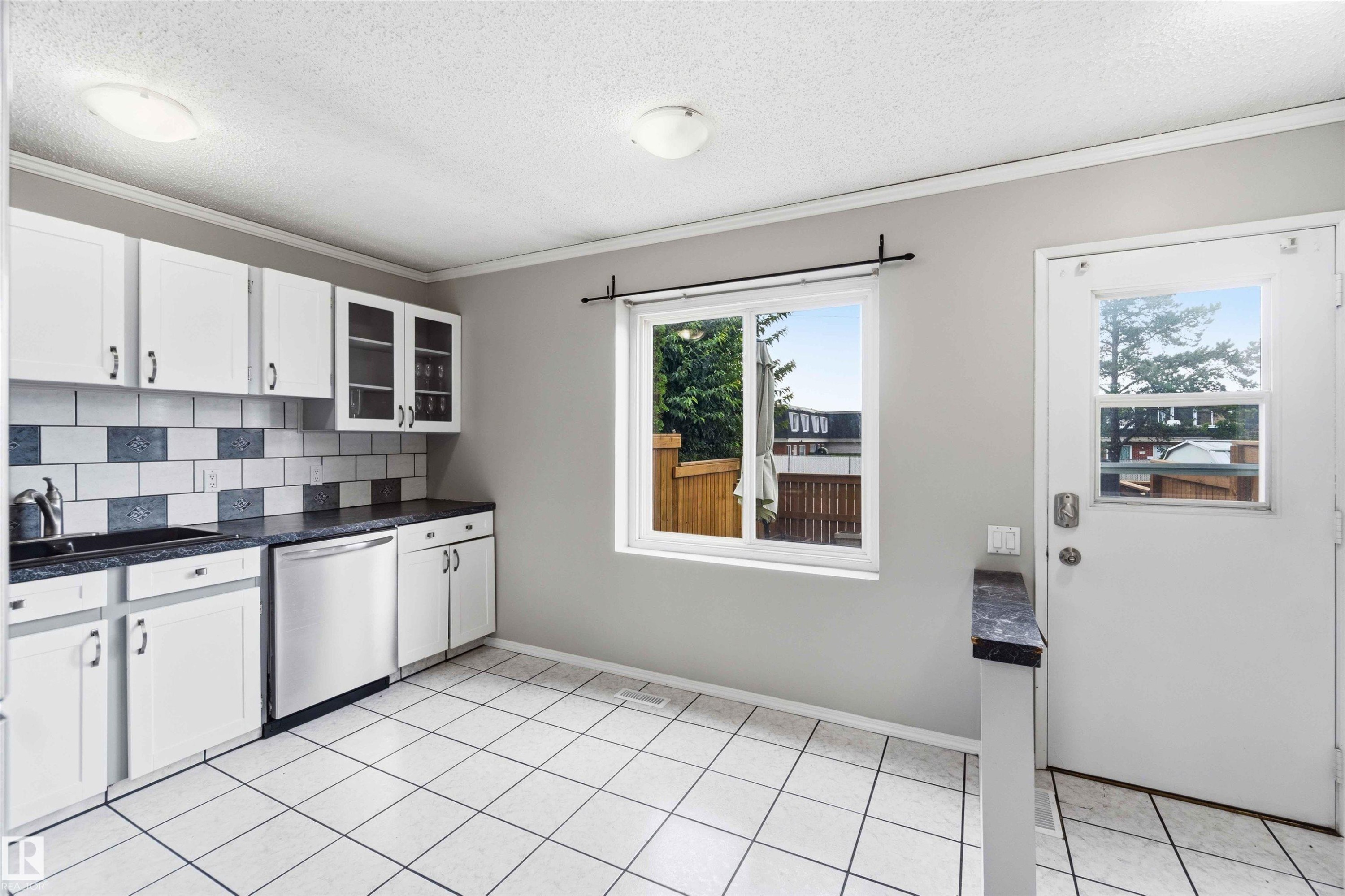 7963 178 Street Nw, Edmonton, AB - Indoor Photo Showing Kitchen
