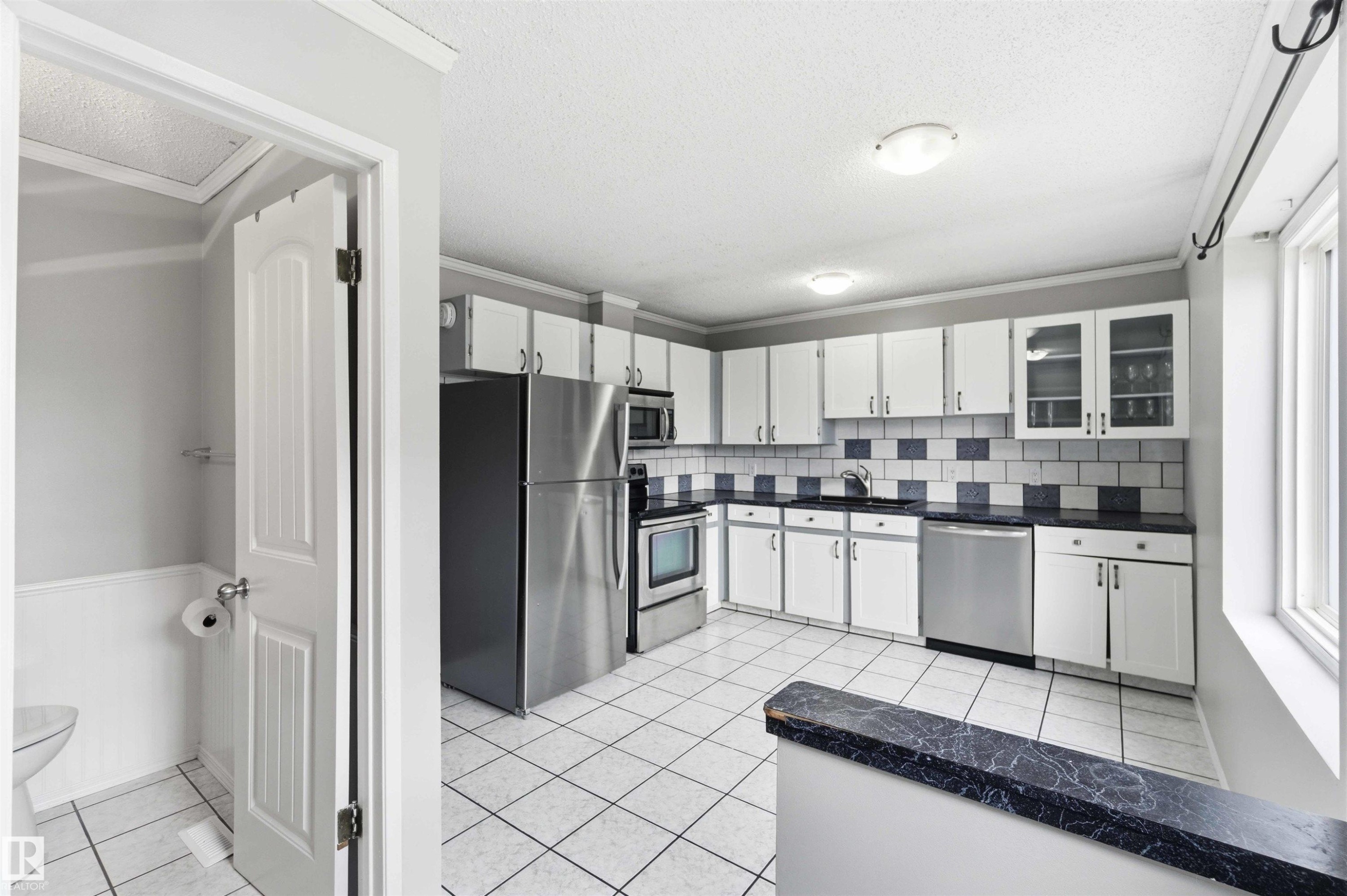 7963 178 Street Nw, Edmonton, AB - Indoor Photo Showing Kitchen With Stainless Steel Kitchen With Upgraded Kitchen