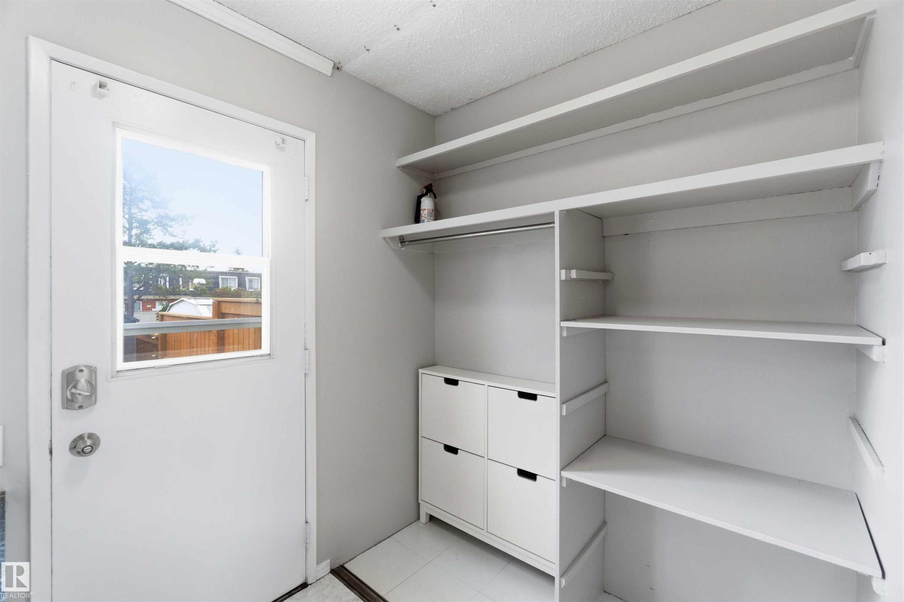 7963 178 Street Nw, Edmonton, AB - Indoor