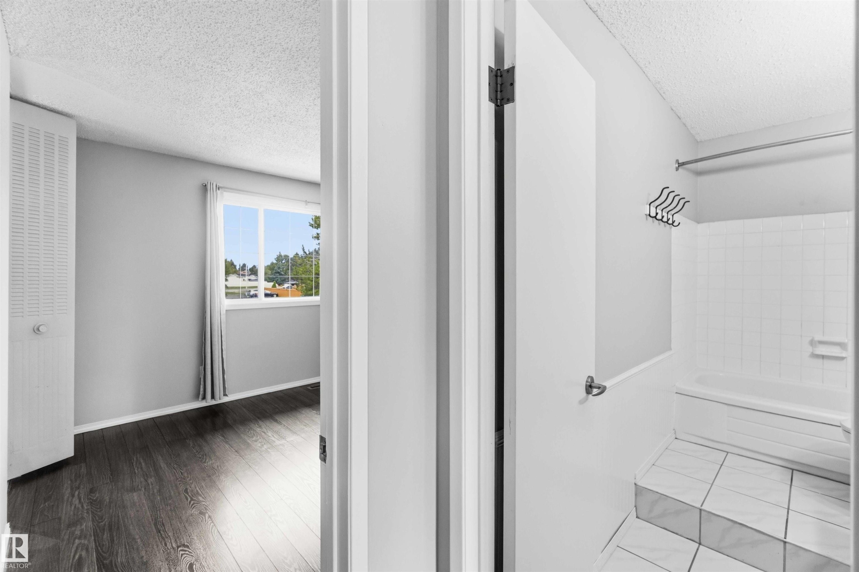 7963 178 Street Nw, Edmonton, AB - Indoor Photo Showing Other Room