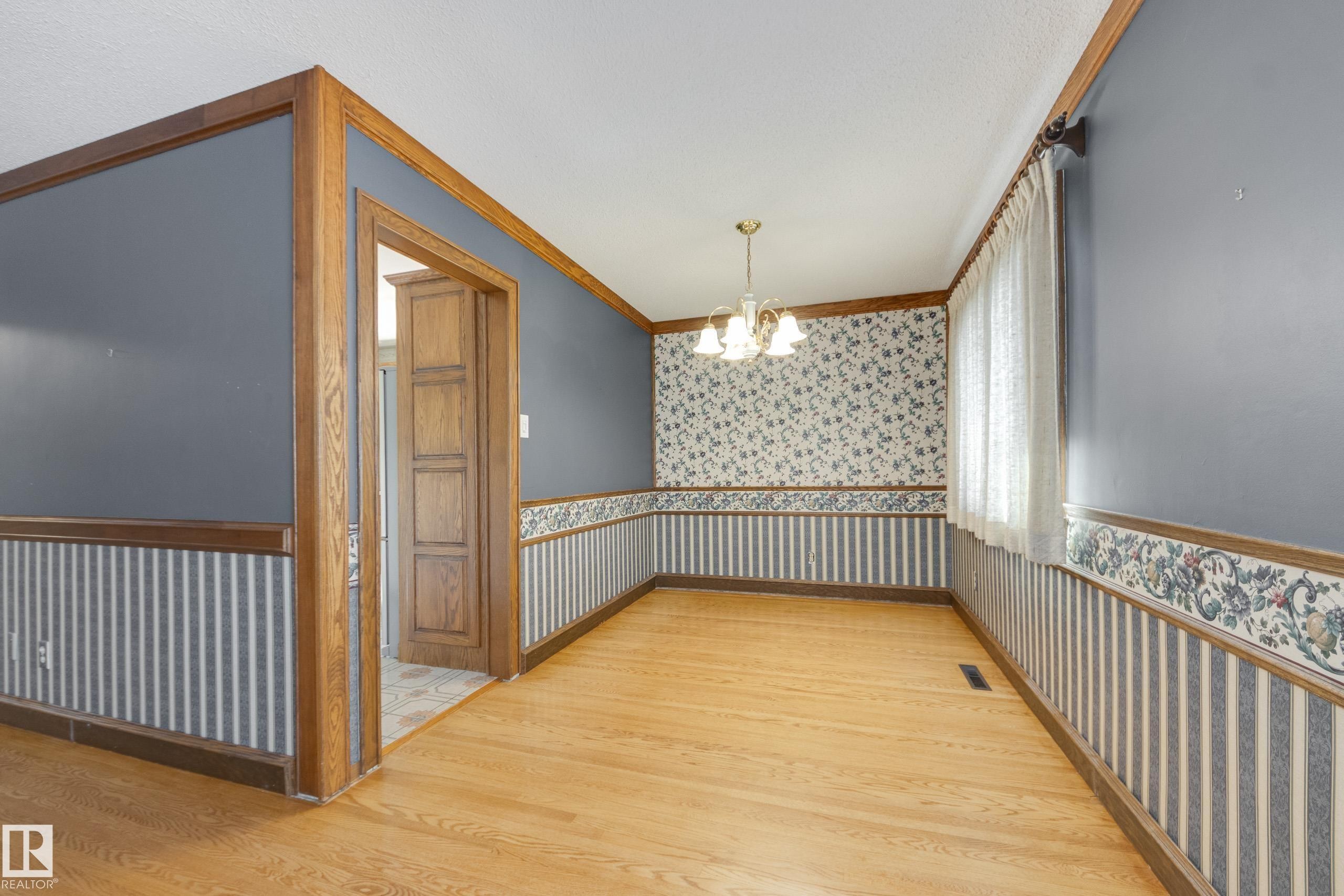 4716 109 Avenue Nw, Edmonton, AB - Indoor Photo Showing Other Room