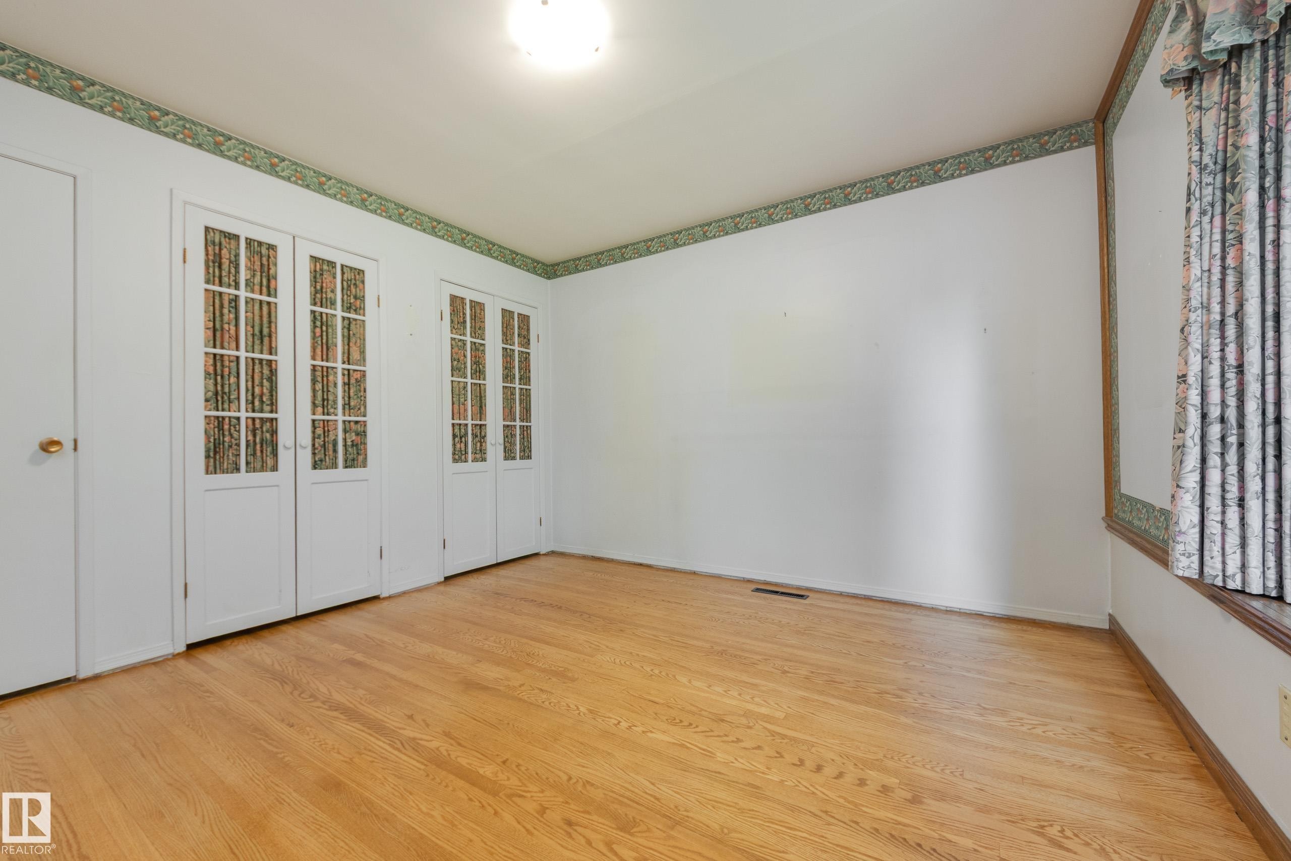 4716 109 Avenue Nw, Edmonton, AB - Indoor Photo Showing Other Room