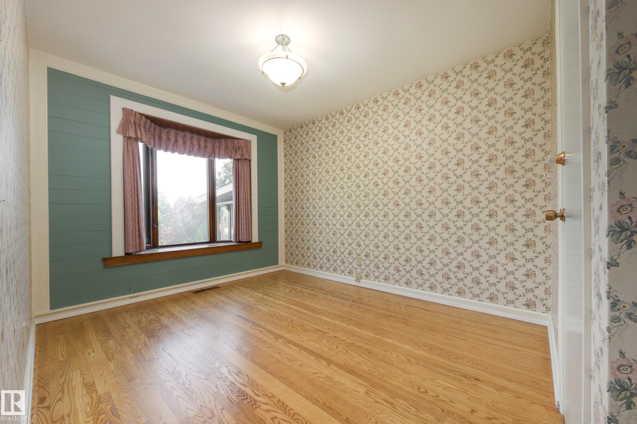 4716 109 Avenue Nw, Edmonton, AB - Indoor Photo Showing Other Room