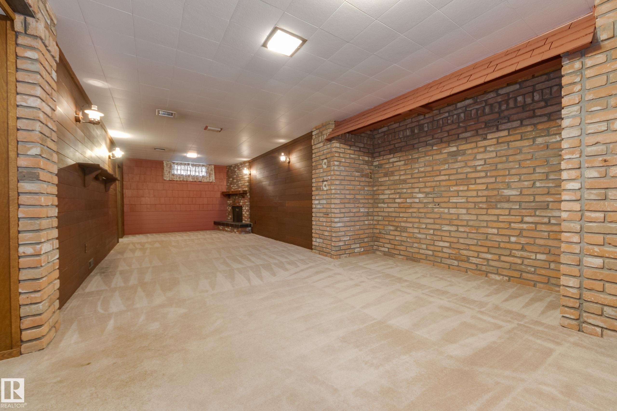 4716 109 Avenue Nw, Edmonton, AB - Indoor Photo Showing Other Room