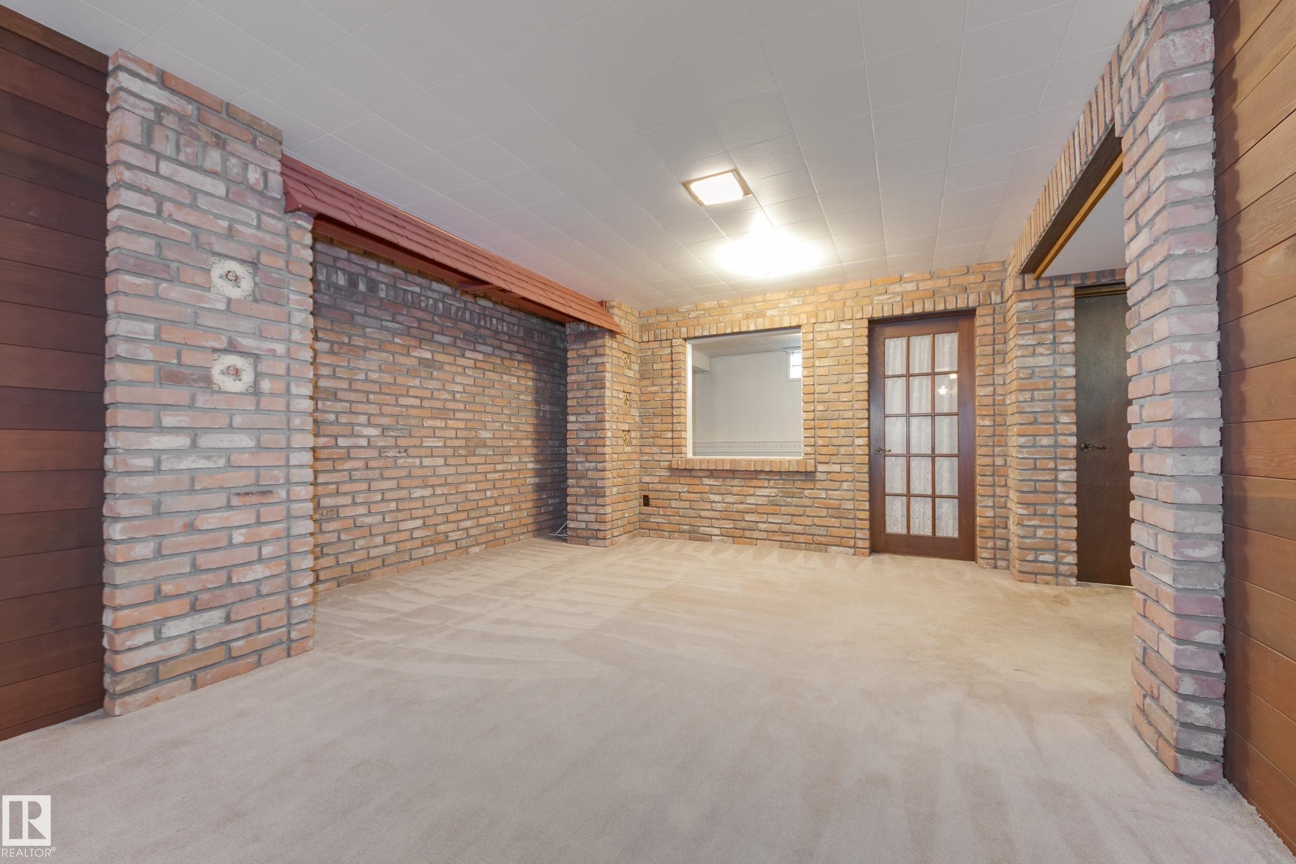 4716 109 Avenue Nw, Edmonton, AB - Indoor Photo Showing Other Room