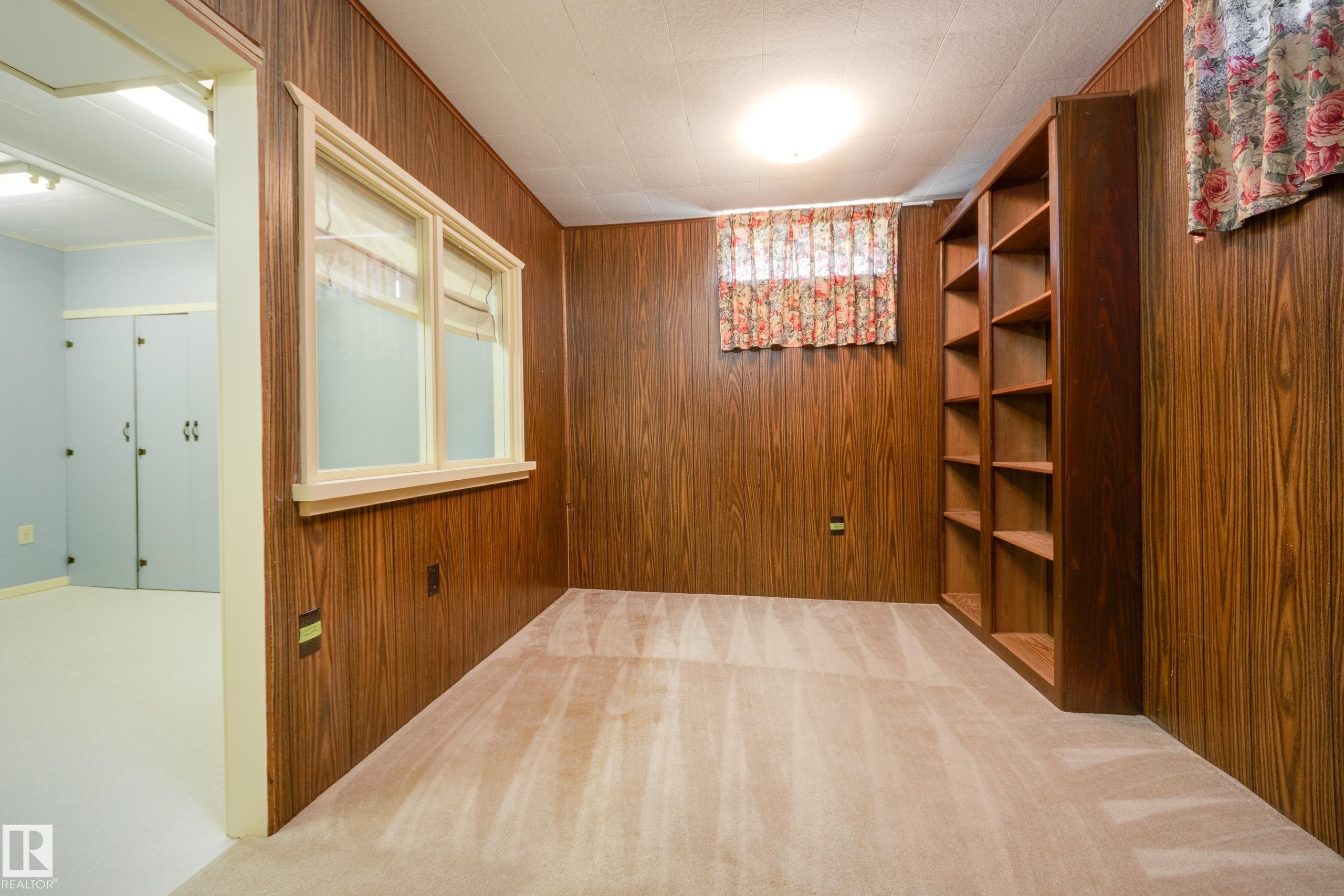 4716 109 Avenue Nw, Edmonton, AB - Indoor Photo Showing Other Room