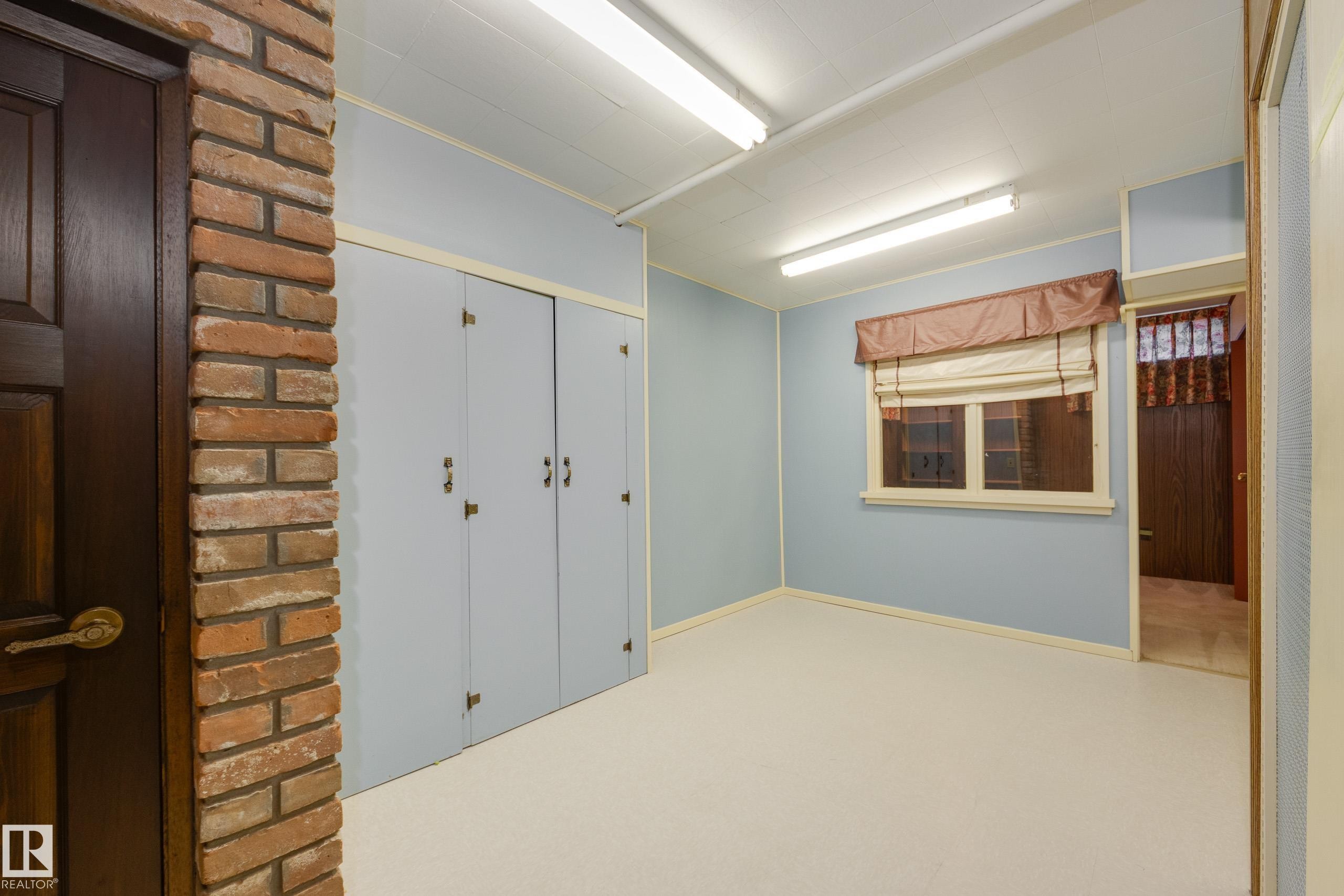 4716 109 Avenue Nw, Edmonton, AB - Indoor Photo Showing Other Room