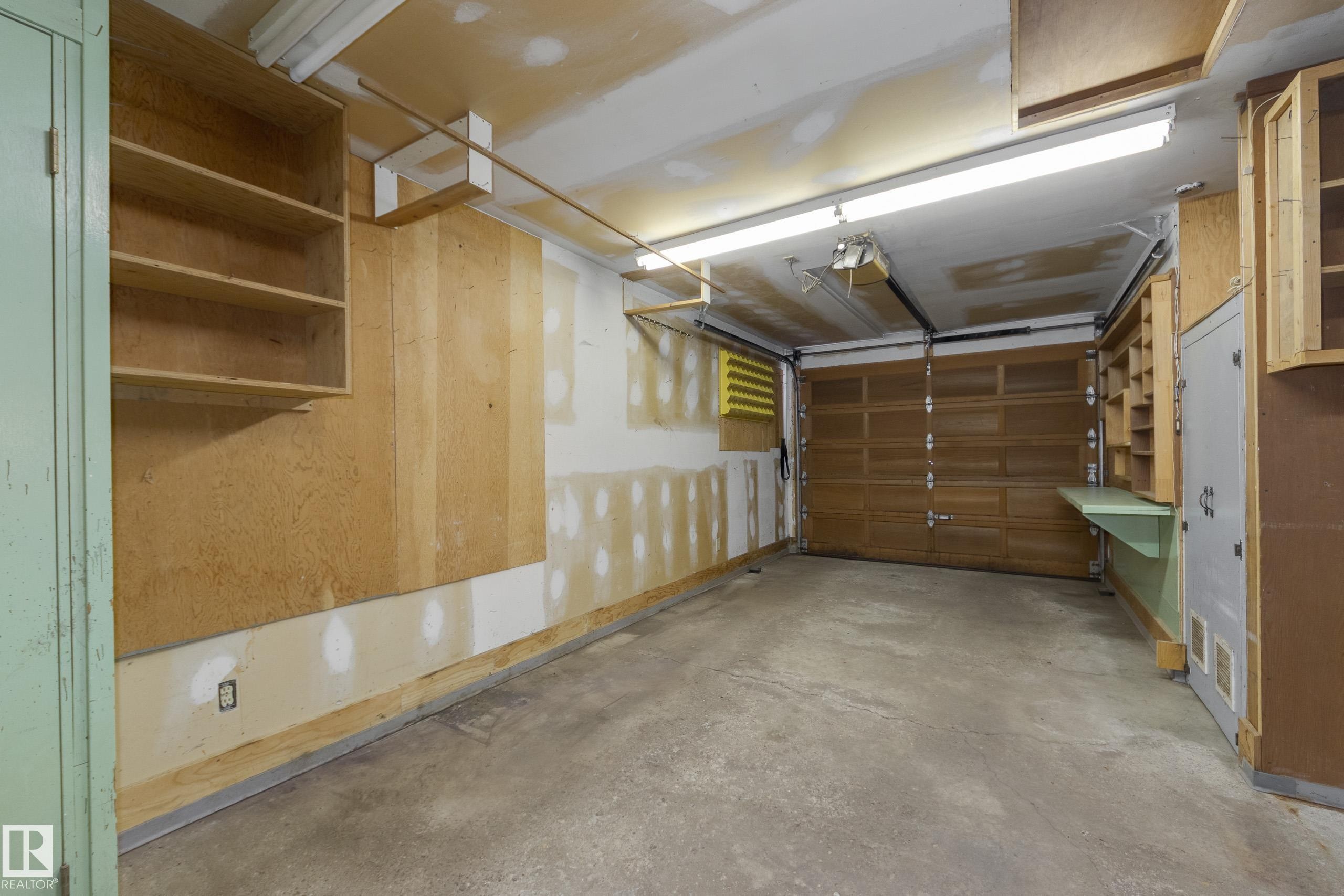 4716 109 Avenue Nw, Edmonton, AB - Indoor Photo Showing Garage