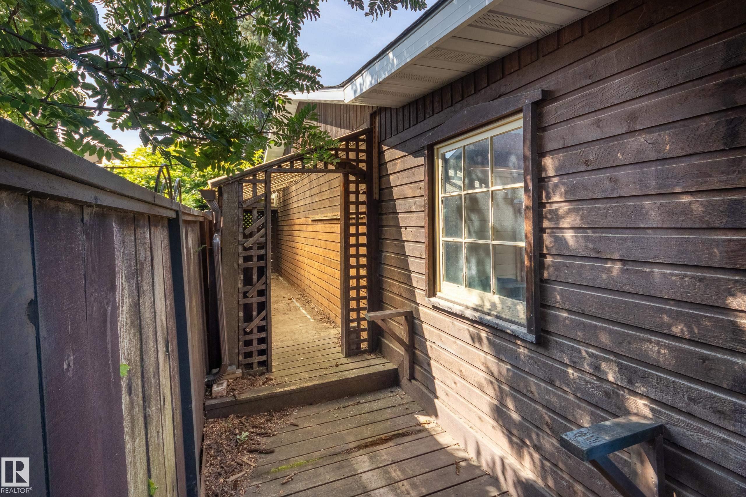 4716 109 Avenue Nw, Edmonton, AB - Outdoor