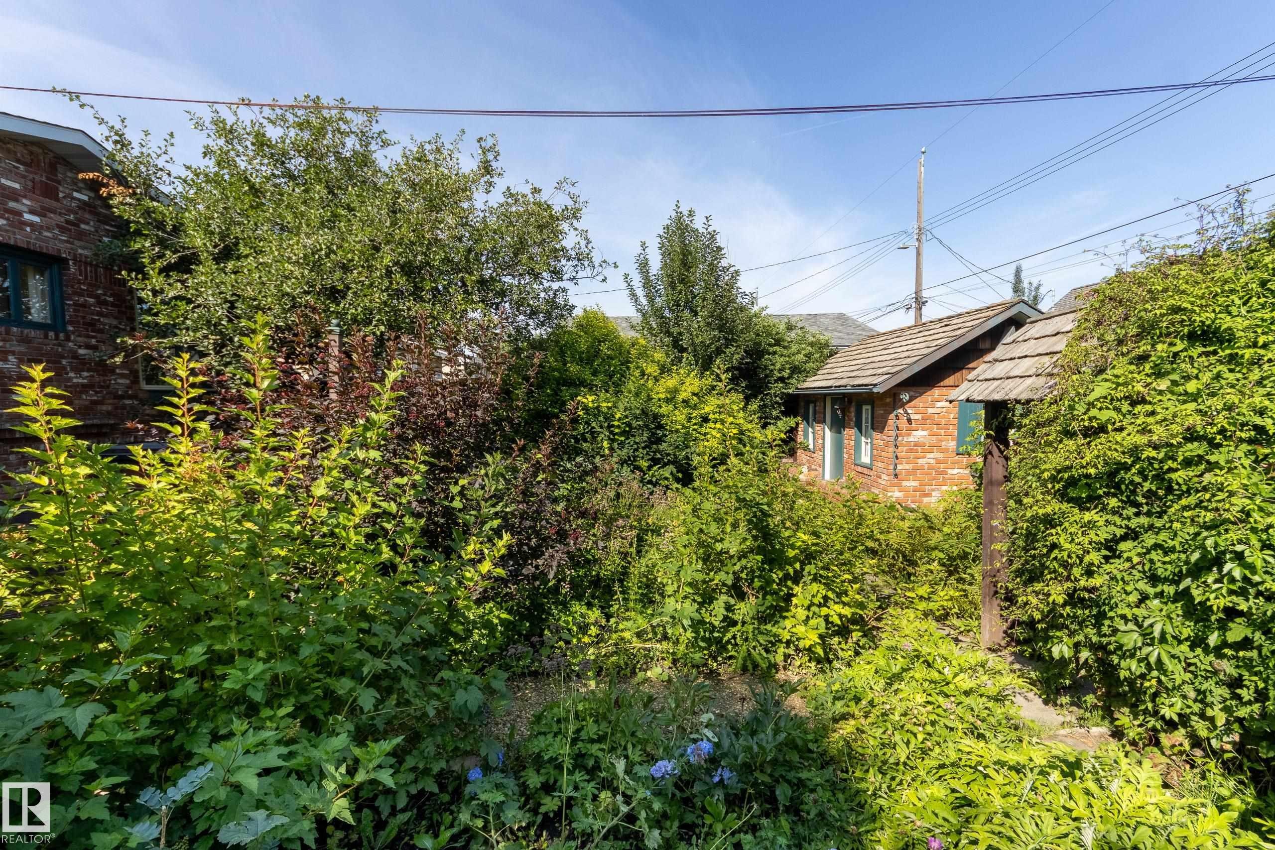 4716 109 Avenue Nw, Edmonton, AB - Outdoor